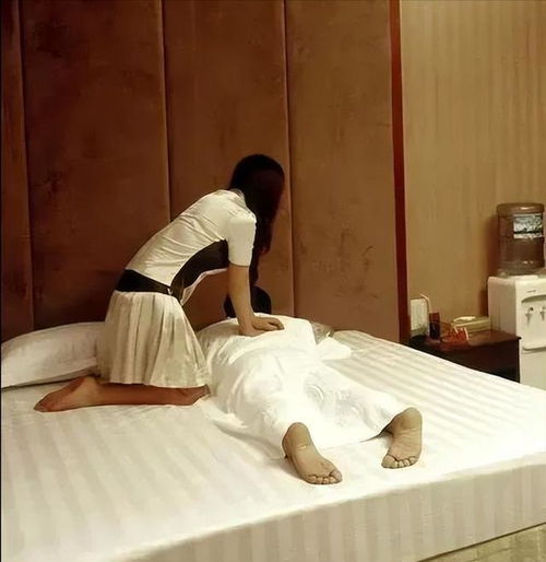 足浴店老板強(qiáng)迫員工提供特殊服務(wù)，客人不知情，是否構(gòu)成強(qiáng)奸罪？
